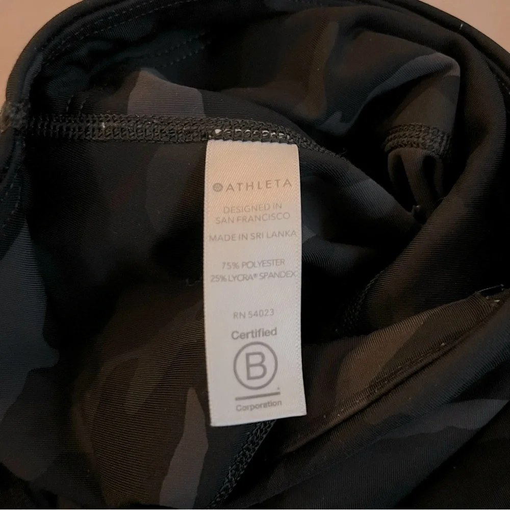 ✨SOLD✨ Athleta Ultimate 7/8 Tight Camo Leggings - Picture 5 of 13